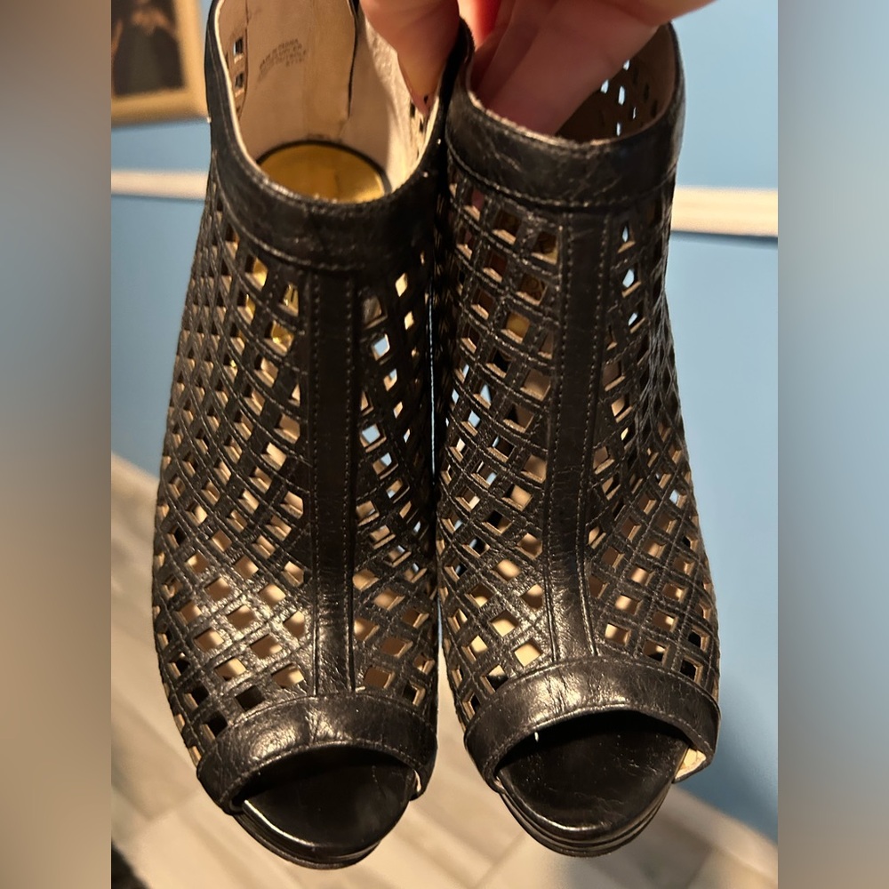 Michael kors leather small platform sandal size 5.5